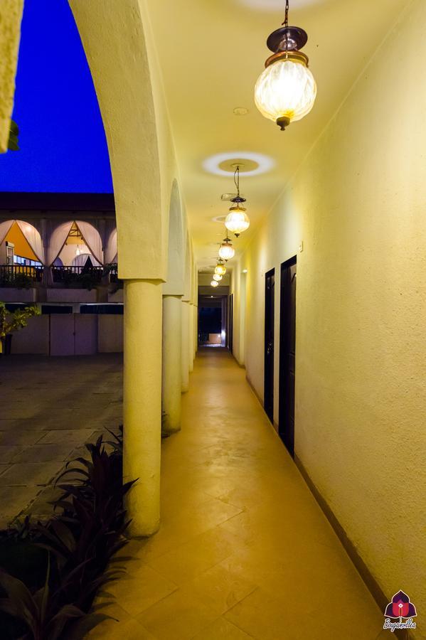 Hôtel Bougainvillea à Alībāg Extérieur photo